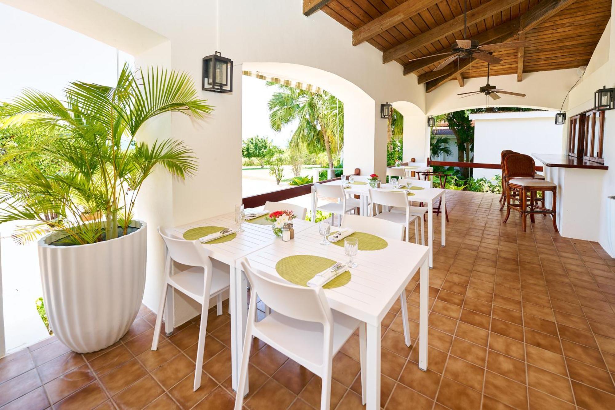 Mount Nevis Hotel エクステリア 写真